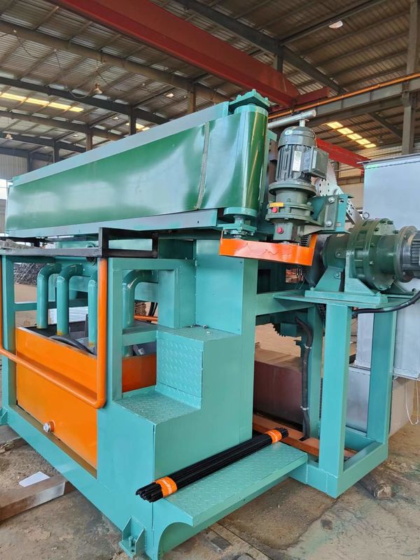 Macchina per la produzione di vassoi per uova di carta 3 x 4 rotativa Linea di produzione di muffe Compatta e facile da usare Produrre 2000 vassoi per uova all'ora