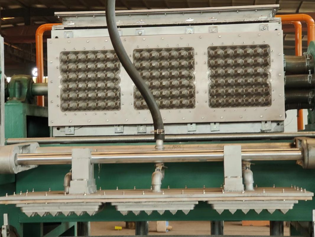 Macchina per la produzione di vassoi per uova di carta 3 x 4 rotativa Linea di produzione di muffe Compatta e facile da usare Produrre 2000 vassoi per uova all'ora