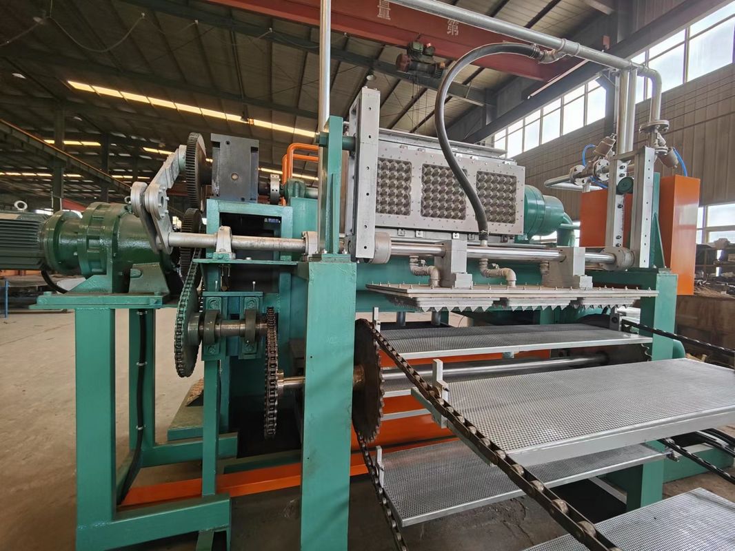 Macchina per la produzione di vassoi per uova di carta 3 x 4 rotativa Linea di produzione di muffe Compatta e facile da usare Produrre 2000 vassoi per uova all'ora