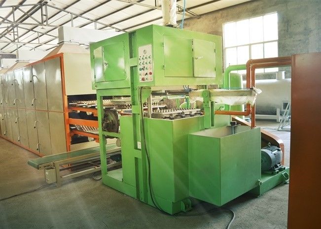 Linea di produzione di macchine per vassoi di uova in carta a basso consumo energetico e alta efficienza controllata da computer con valvola di marca tedesca