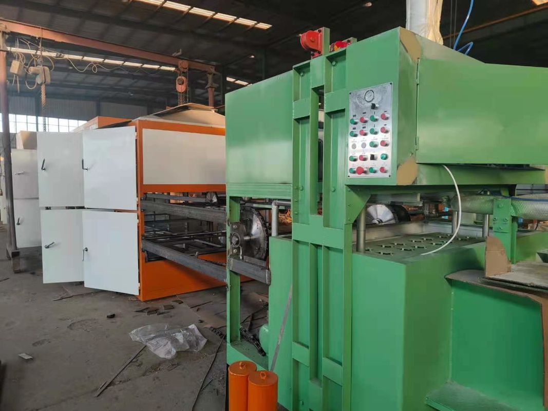 Macchina per stampaggio di polpa di carta con stampi personalizzati, essiccatoio metallico per macchine per vassoi di uova in carta con controllo PLC