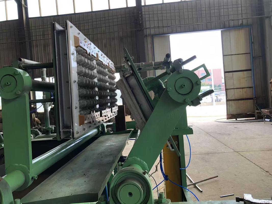 Vassoio per uova di carta che fa macchina Semi automatica 1x3 Stampo Vassoio per uova Macchina Attrezzatura per polpa progettata per investimenti bassi e imprenditori principianti
