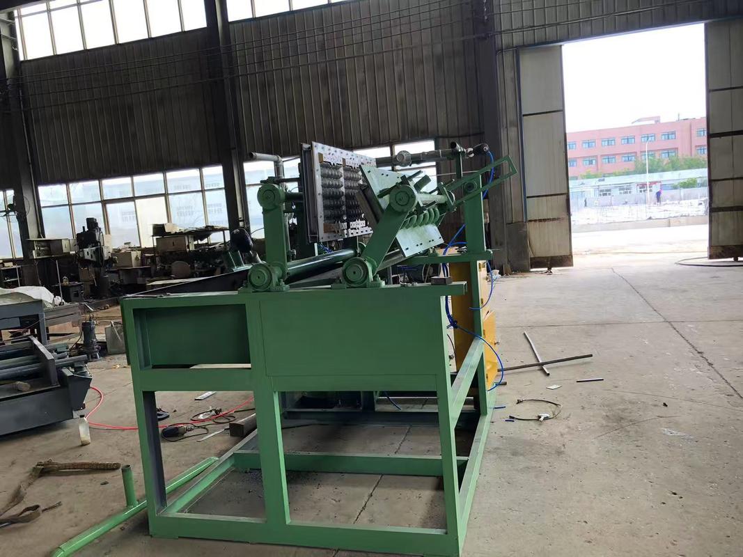 Macchina semiautomatica per vassoi di uova in carta 1000pcs/h Linea di produzione automatica di cartoni di uova