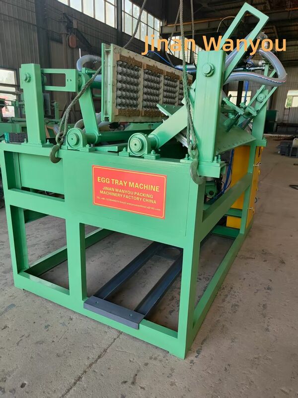 Macchina semiautomatica per la fabbricazione di vassoi per uova in carta con struttura semplice e stampi da 1 a 4 per la produzione di 1500 pezzi all'ora
