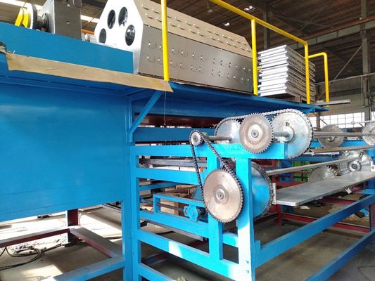 Linea di produzione della macchina del vassoio per uova completamente automatica con asciugatrice metallica a 6 strati 5000-6000pcs all' ora